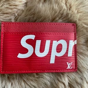 Brand New Supreme Louis Vuitton EPI cardholder